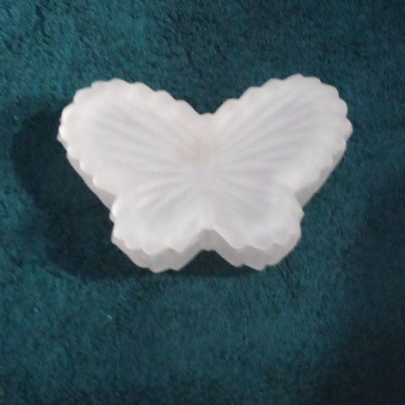 Vintage Satin Glass Butterfly Trinket - Picture 3 of 5